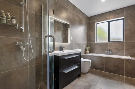 Photo of property in 11 Kahu Close, Orewa, 0931