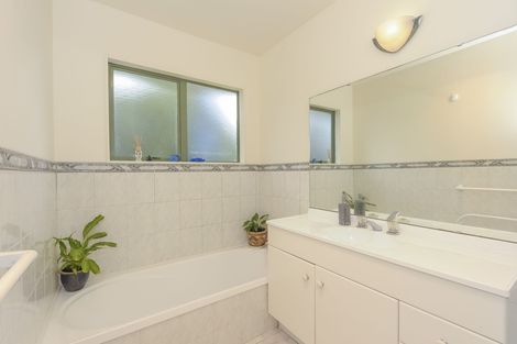 Photo of property in 6 Lanham Lane, Massey, Auckland, 0614