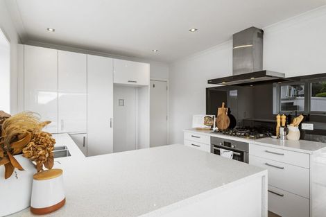 Photo of property in 11 Woodside Avenue, Northcote, Auckland, 0627