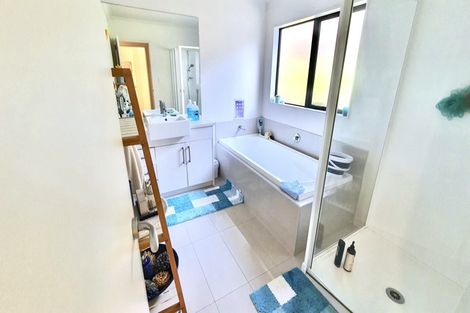 Photo of property in 35 Trotting Terrace, Fairview Heights, Auckland, 0632