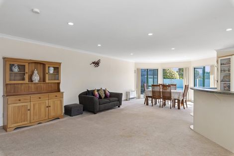 Photo of property in 2 Millennium Hill, Paraparaumu, 5032