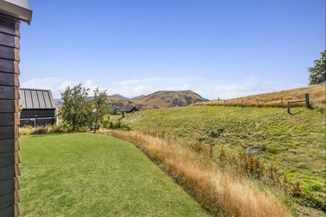 Photo of property in 2 Kotuku Lane, Jacks Point, Queenstown, 9371