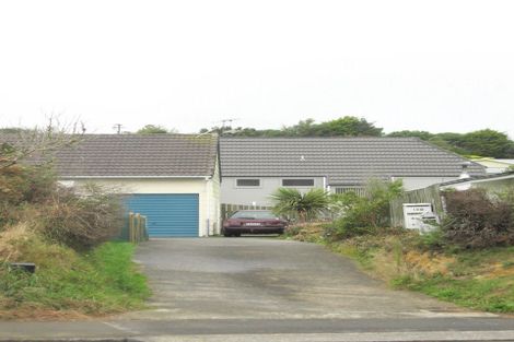 Photo of property in 18a Bracken Road, Newlands, Wellington, 6037