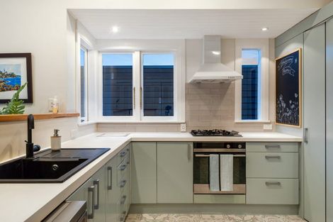 Photo of property in 12 Glade Place, Birkenhead, Auckland, 0626