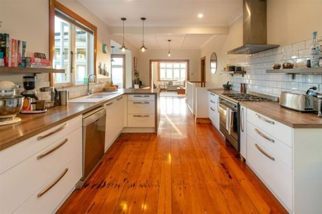 Photo of property in 144 Townsend Road, Miramar, Wellington, 6022