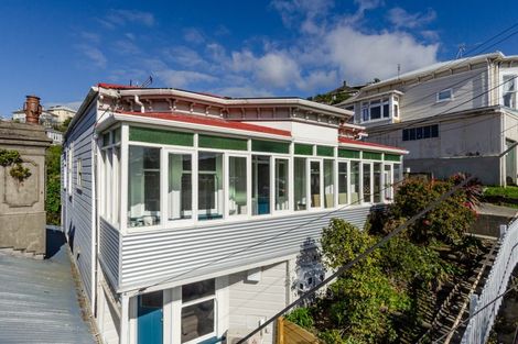 Photo of property in 35 Hankey Street, Mount Cook, Wellington, 6011