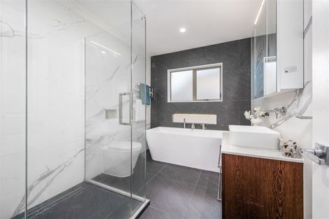 Photo of property in 17 Fleetwood Drive, Henderson, Auckland, 0612