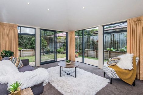 Photo of property in 2 Samuel Parnell Road, Karori, Wellington, 6012
