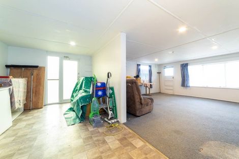 Photo of property in 16 Crompton Road, Massey, Auckland, 0614