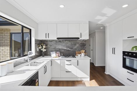 Photo of property in 27 Donegal Park Drive, Flat Bush, Auckland, 2019