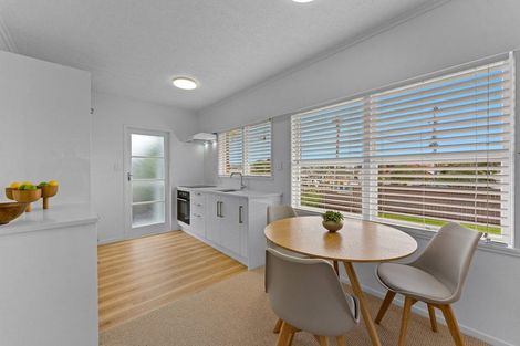 Photo of property in 1/18 Shakespeare Road, Milford, Auckland, 0620