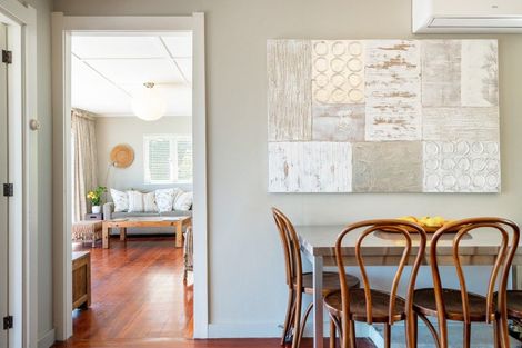 Photo of property in 20 Garden Road, Piha, New Lynn, 0772