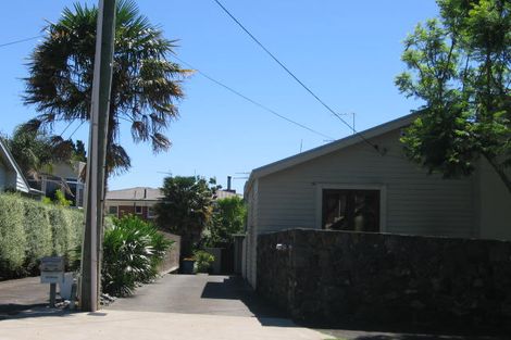 Photo of property in 1/9 Pierce Road, Milford, Auckland, 0620