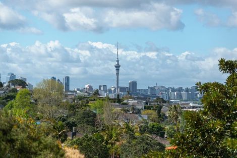 Photo of property in 1/20a Rawene Road, Birkenhead, Auckland, 0626