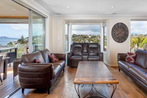 Photo of property in 29 Hyde Road, Rothesay Bay, Auckland, 0630