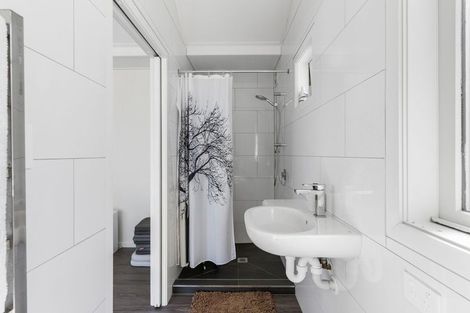 Photo of property in 21 Norwood Road, Bayswater, Auckland, 0622