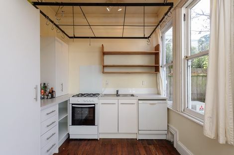 Photo of property in 2 Howard Street, Mount Cook, Wellington, 6021