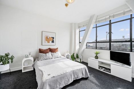 Photo of property in Endeavour Apartments, 11/125u Thorndon Quay, Pipitea, Wellington, 6011