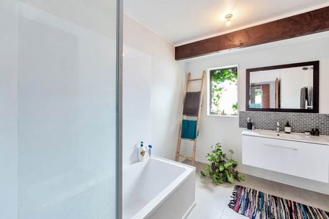 Photo of property in 3/98 Roberts Road, Te Atatu South, Auckland, 0610