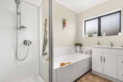 Photo of property in 2/24 Grove Road, Papakura, 2110