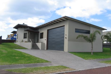 Photo of property in 32 Pleasant Place, Pauanui, Hikuai, 3579