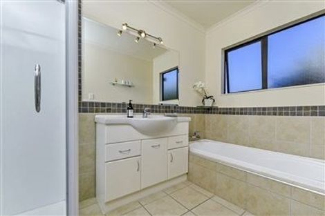 Photo of property in 5 Starlight Cove, Hobsonville, Auckland, 0618