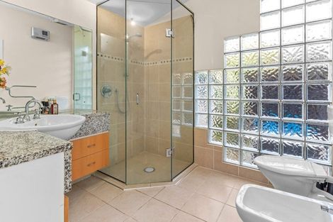 Photo of property in 8 Aikmans Road, Merivale, Christchurch, 8014