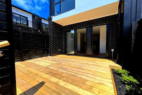 Photo of property in 15 Meg Lane, Glen Eden, Auckland, 0602
