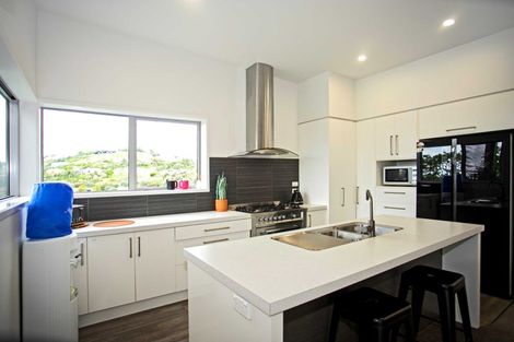 Photo of property in 1r Oceana Drive, Welcome Bay, Tauranga, 3175