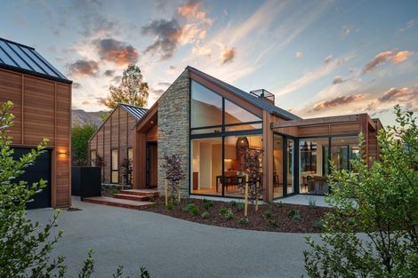 Photo of property in 16 Mccaw Mews, Wanaka, 9305