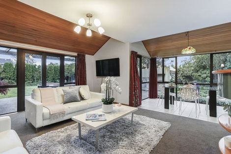 Photo of property in 5 Abbotts Place, Avonhead, Christchurch, 8042