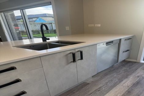 Photo of property in 92 Endeavour Drive, Whitby, Porirua, 5024