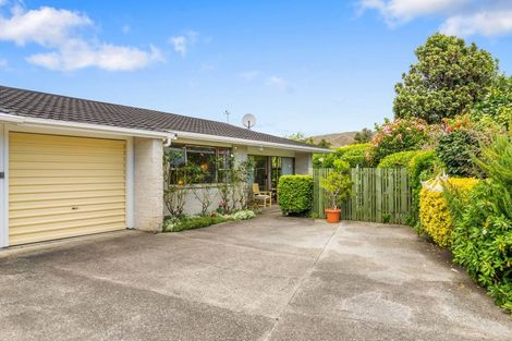 Photo of property in 20 Rewarewa Crescent, Waikanae, 5036