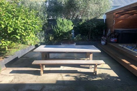 Photo of property in 33 Rua Street, Lyall Bay, Wellington, 6022