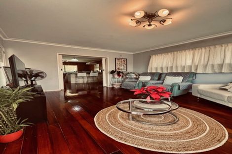 Photo of property in 4 Ayton Drive, Totara Vale, Auckland, 0629
