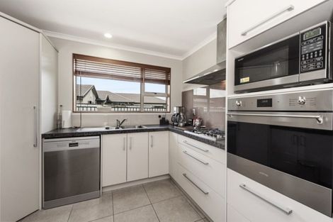 Photo of property in 18 Gibbston Close, Huntington, Hamilton, 3210