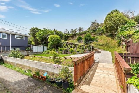 Photo of property in 42 Lincoln Avenue, Tawa, Wellington, 5028