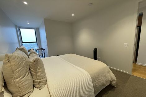 Photo of property in 28 Viridian Avenue, Rosehill, 2113