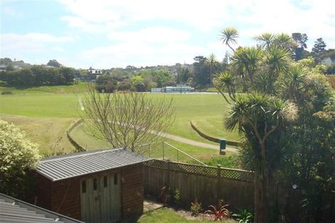 Photo of property in 2/25 Glencoe Road, Browns Bay, Auckland, 0630