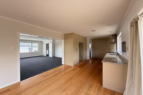 Photo of property in 9 Selwyn Crescent, Forrest Hill, Auckland, 0620