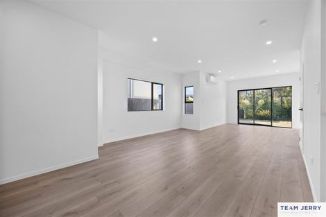 Photo of property in 64a Crestview Rise, Papakura, 2110