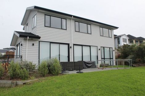 Photo of property in 79 Maka Terrace, Orewa, 0931