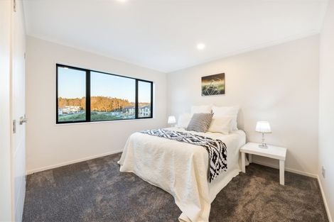 Photo of property in 11 Bunbeg Crescent, Flat Bush, Auckland, 2019