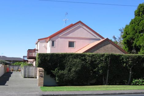 Photo of property in 79a Te Atatu Road, Te Atatu South, Auckland, 0610