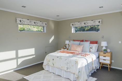 Photo of property in 11 Yarnbrook Grove, Churton Park, Wellington, 6037