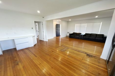 Photo of property in 4 Paton Avenue, Te Atatu South, Auckland, 0610