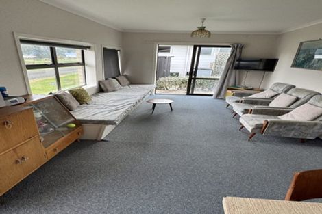 Photo of property in 76 Sixth Avenue, Urenui, 4377