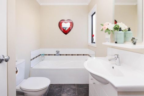 Photo of property in 65a Rosalie Terrace, Kelvin Grove, Palmerston North, 4414