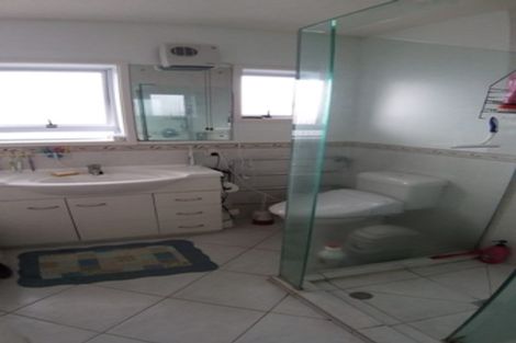 Photo of property in 18 Tupaki Place, Pakuranga Heights, Auckland, 2010