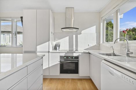 Photo of property in 2 Seine Road, Forrest Hill, Auckland, 0620